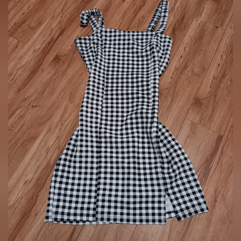 Black and white h&m mini dress